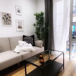 https://ronda-apartamento-reformado-en-casco-viejo.bilbaohotelsspain.com